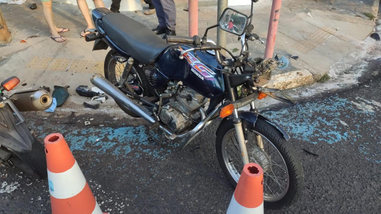Foto 6 de 6 — Idoso fica gravemente ferido em acidente com motos na Vila Xavier